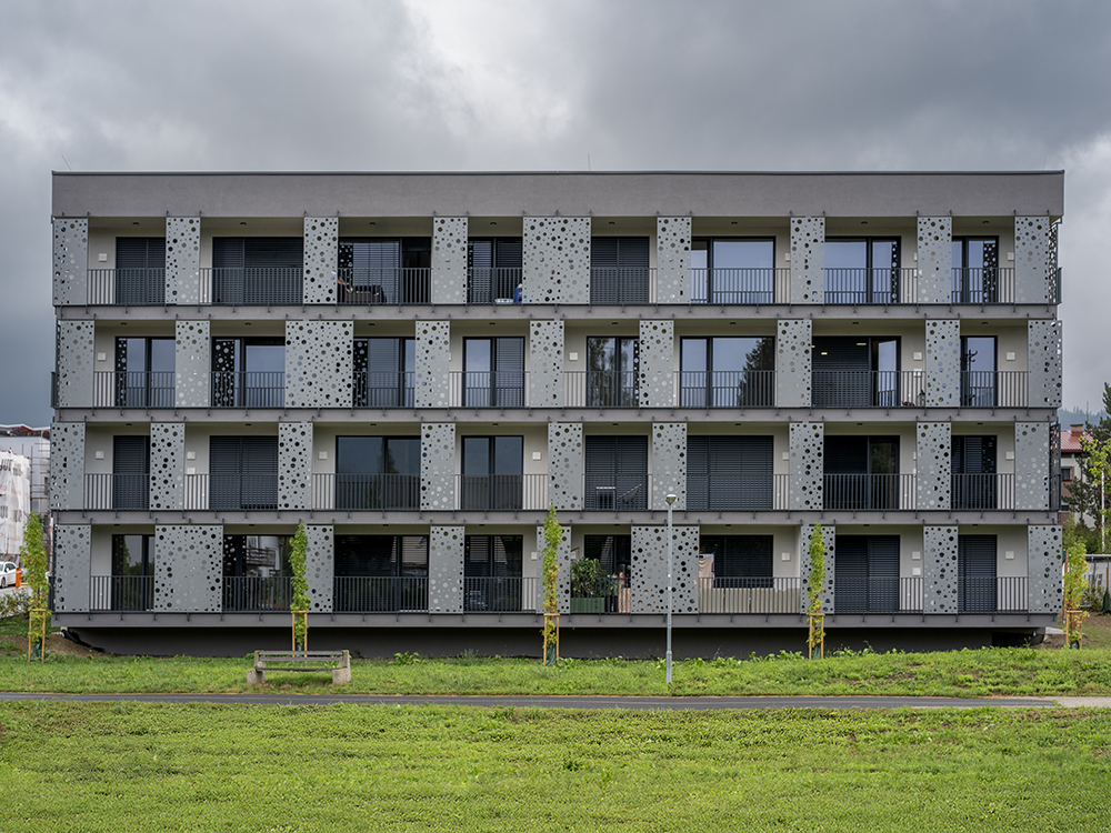 UDOBJE NARAVE IN SODOBNEGA BIVANJA V SRCU SLOVENJ GRADCA